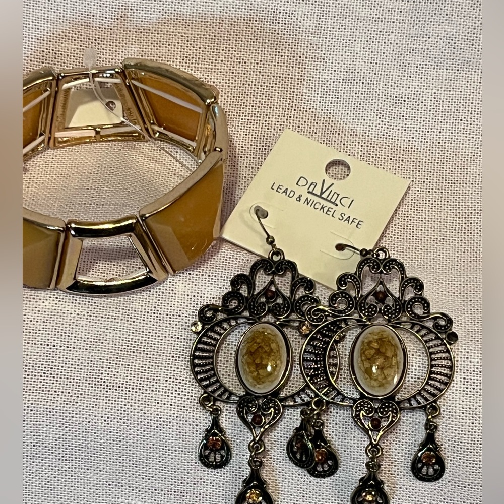 DaVinci Bracelet and Earrings Set.